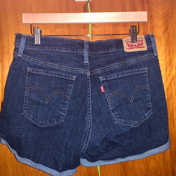 LEVI Shorts - Picture 3 of 3